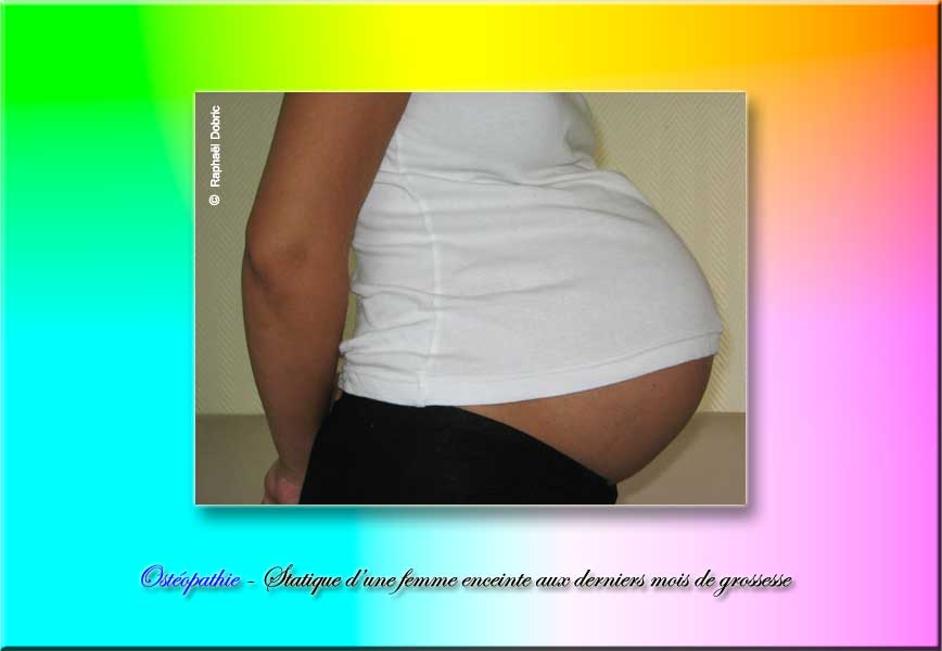 Photo Ostéopathie : Statique d'une femme enceinte aux derniers mois de sa grossesse - vue de profil.
